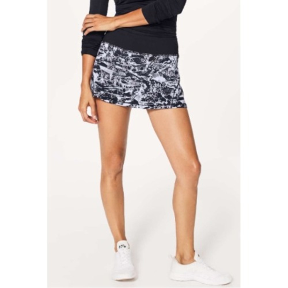 LULULEMON Circuit Breaker Skirt II White/Black Women Size 6 Athletic Activewear
